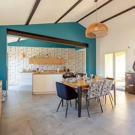 Chez Morgane - Charmante Maison Familiale Proche Des Remparts エーグ・モルト